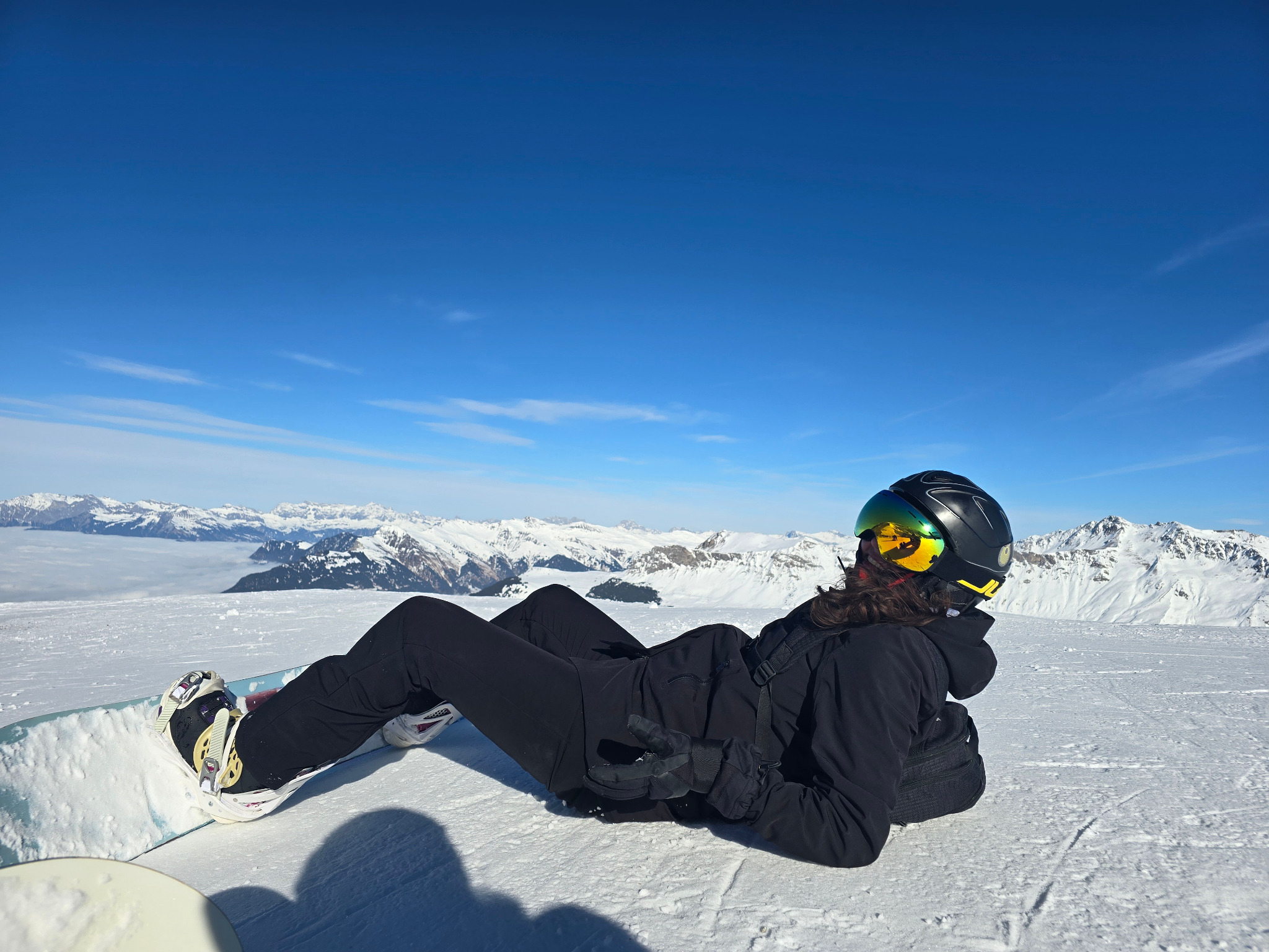 Student snowboarding — photo 2
